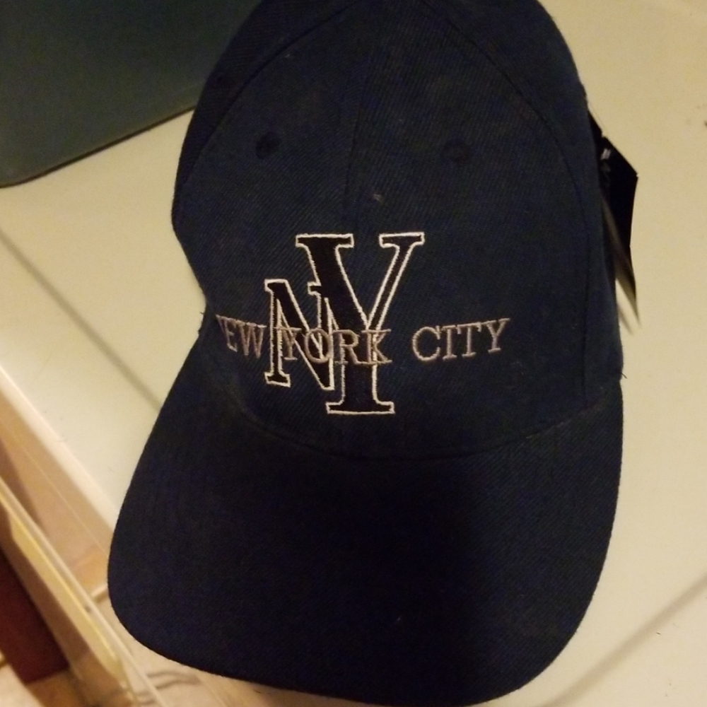NYC hat Velcro adjust in back